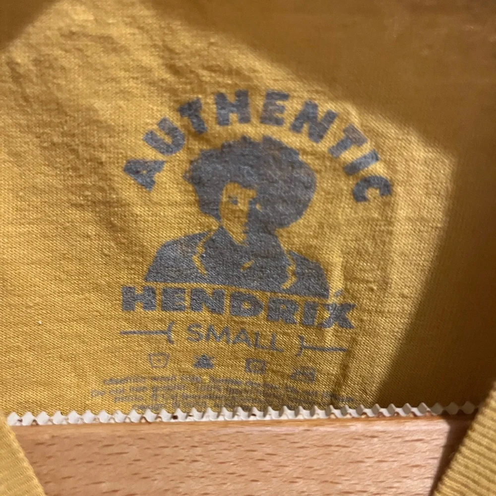 Jimi Hendrix T-shirt - Picture 3 of 5